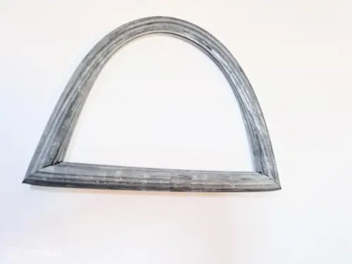 Raam rubber zijruit rechts achter Volvo P1800 665203