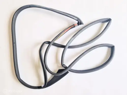 Deurrubber rechtsvoor Volvo S60 V70 XC70 8663774