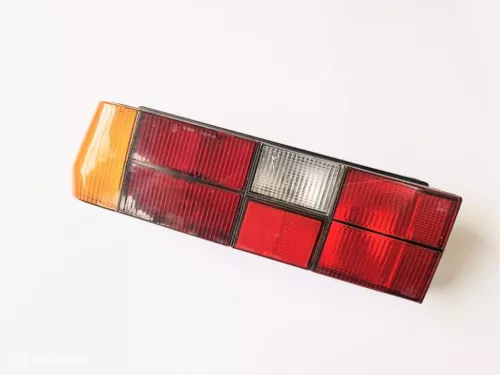 Achterlicht links Volvo 360 2.0 GLT Inj. ('82-'89) 205001