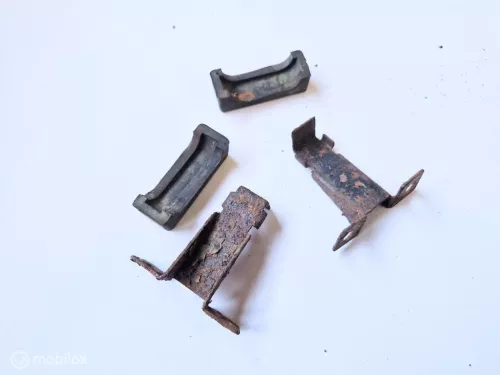 Radiatorsteun beugel set Volvo 360 2.0 GLT ('82-'89) 3294892