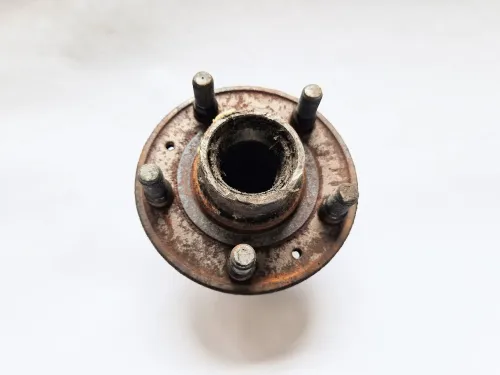 Wielnaaf voor. Volvo 142 144 145 164 677436