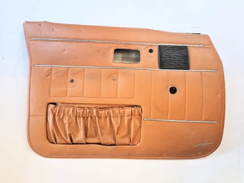 Deurpaneel links voor. Volvo 164